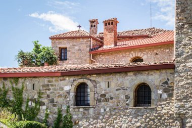 Yunanistan 'daki Meteor Dağı' nın kayalıklarında bulunan Büyük Meteor Ortodoks Manastırı manzarası, Haziran 2018.