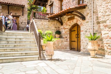 Yunanistan 'daki Meteor Dağı' nın kayalıklarında bulunan Büyük Meteor Ortodoks Manastırı manzarası, Haziran 2018.