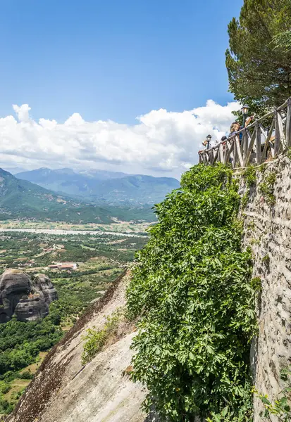 Yunanistan 'daki Meteor Dağı' nın kayalıklarında bulunan Büyük Meteor Ortodoks Manastırı manzarası, Haziran 2018.