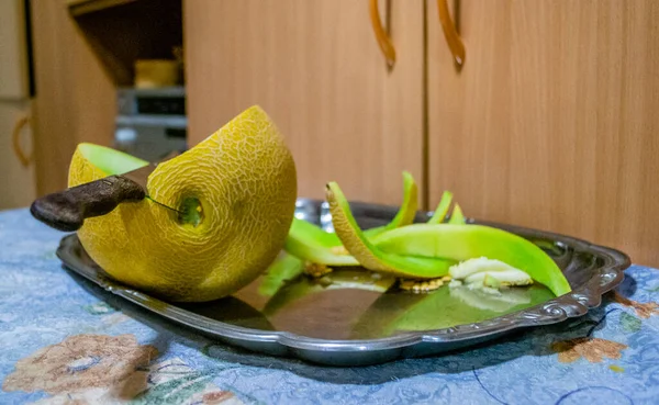 Open Melon Fruit Metal Tray Pulp Melon Internal Part Melon — Stock Photo, Image