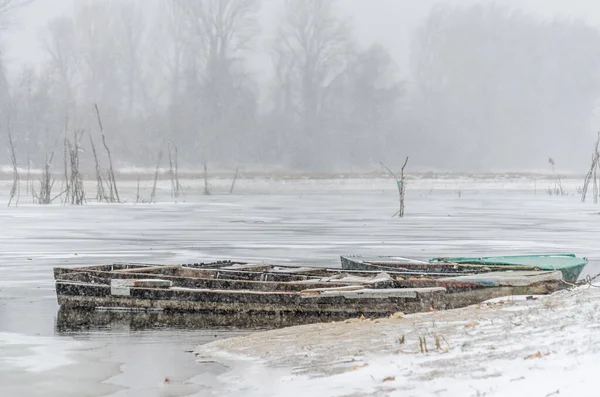 Bateau Pêche Bois Mouillé Sur Rive Affluent Danube Eau Gelée — Photo