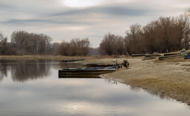 Sonbaharda korunan doğa rezervinin panoramik görüntüsü.