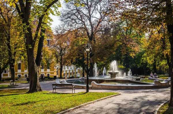 Pecs Hungary October 2018 Fountain City Park Pecs Hungary Fall Image En Vente