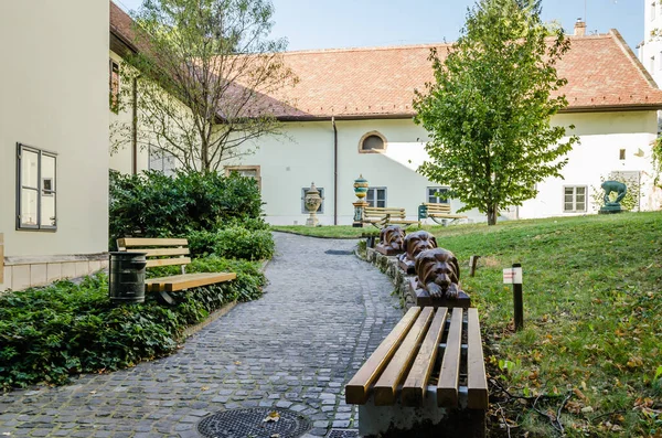 Pecs Hungary October 2018 Zsolnay Museum Courtyard Sculptures Lions Deer — Stockfoto