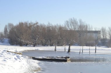 Ulusal Park 'ın panoramik manzarası. Kış mevsiminde kar ve buzla kaplı Ulusal Park 'ın panoramik manzarası.