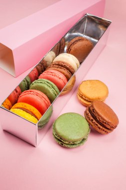 Pasta renginde lezzetli badem kurabiyeleri.