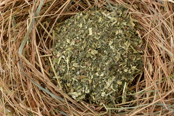 samanlı ısırgan otunun kuru yaprakları