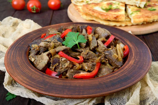 Pieces Fried Liver Onions Fresh Bell Peppers Plate Delicious Healthy — Stock Photo, Image