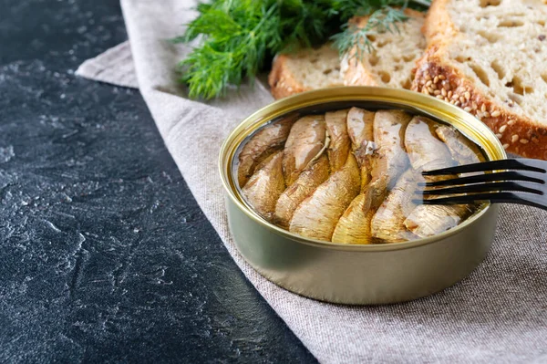 Smoked Sprats Oil Tin Can Delicious Fish Appetizer — Stock fotografie