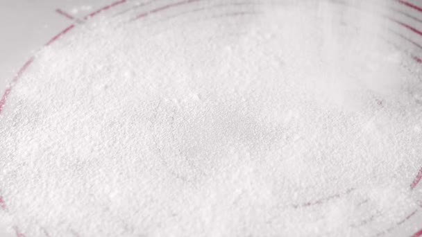 Mąka Jest Wylewana Matę Silikonową Pracy Ciastem Zbliżenie — Wideo stockowe
