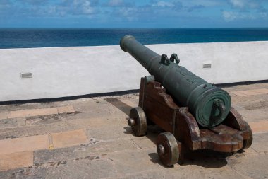 Barra deniz feneri savunma topu Salvador Bahia Brezilya 'da.