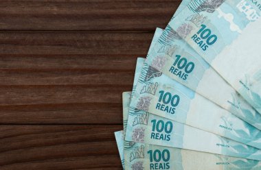 Brezilya parası işte. 100 reais banknot. Boşluğu kopyala.