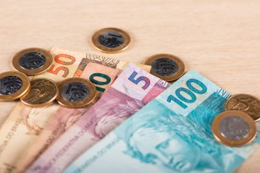 Gerçek para, Brezilya 'dan gelen para. Brezilya para birimiyle gerçek banknotlar.