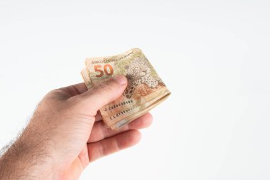 Brezilya parası işte. Elinizde 50 reais banknot var. Brezilya finans kavramı..