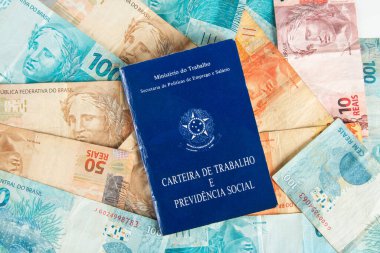 Brezilya belge işleri ve sosyal güvenlik (Carteira de Trabalho e Previdencia Social) Brezilya para banknotları ile.