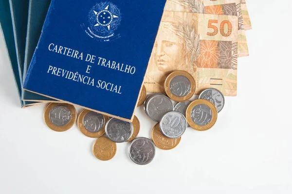 ブラジルの書類業務と社会保障 Carteira Trabalho Previdencia Social とブラジルの紙幣 — ストック写真