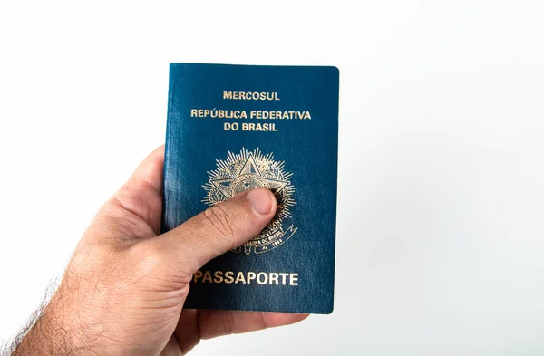 Mano Con Pasaporte Brasileño —  Fotos de Stock