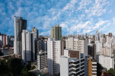 Salvador Bahia Brezilya gökyüzü manzaralı binalar.