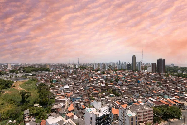 Városi Társadalmi Kontraszt Épületek Nyomornegyedek Egyenlőtlenség — Stock Fotó