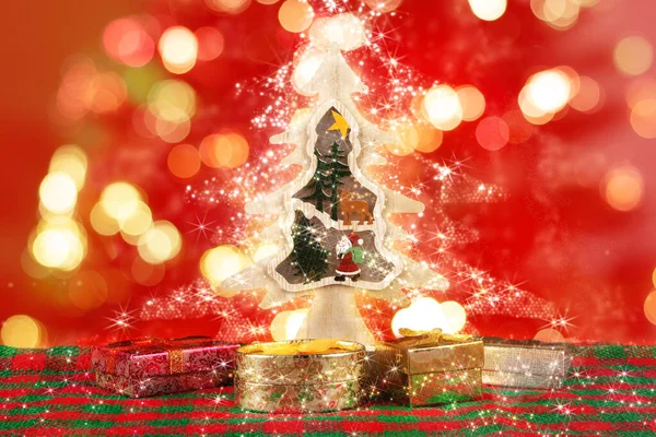 Decoración Navidad Con Árbol Navidad Madera Con Fondo Rojo Luces —  Fotos de Stock