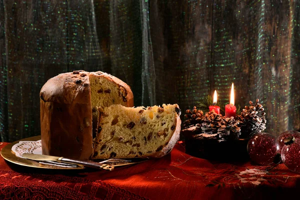 Christmas Panettone Sliced Slice Arranged Golden Plate Lighted Candles Decorations — Stock fotografie