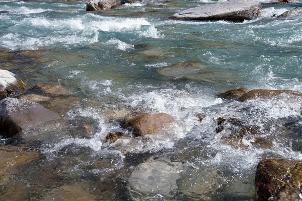 Water Flowing River Rocks 图库图片