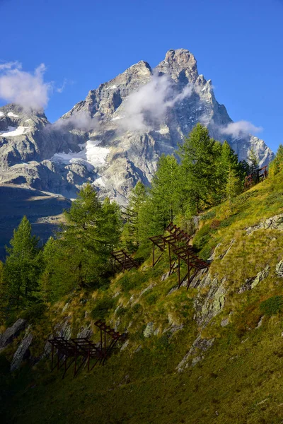 Matterhorn Mountain Clouds Larch Trees Foreground Seen Valley Cervinia End 图库图片