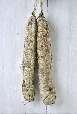 İki salam, Emilia Romagna 'dan tipik bir salam.