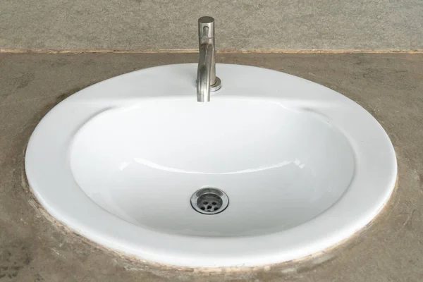 Old Used Faucet Basin Cement Floor Bathroom — Φωτογραφία Αρχείου