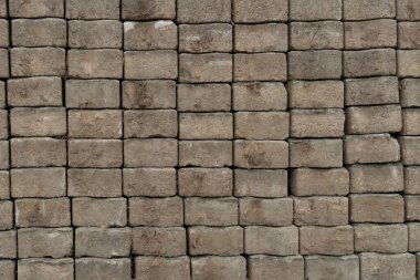Tuğlaların kenarları bahçeye ya da yürüyüş yoluna düzgün bir asfalt döşedi. inşaat arkaplanı için.
