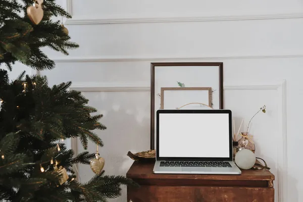 Laptop Vorlage Mit Leeren Bildschirmen Und Kopierraum Home Office Schreibtischarbeitsplatz — Stockfoto