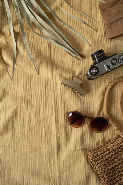 Travel Set Panama Hat Hipster Retro Camera Straw Shopper Bag — Stock Photo, Image