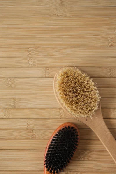 Zwei Pinsel Auf Holzgrund Minimalistisches Bad Spa Wellness Set Flache — Stockfoto