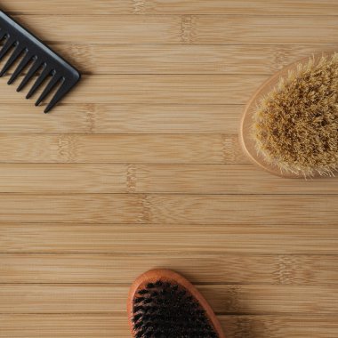 Banyo, kaplıca ürünleri ahşap arka planda. Düz konum, kopyalama alanı ile üst görünüm ayarı