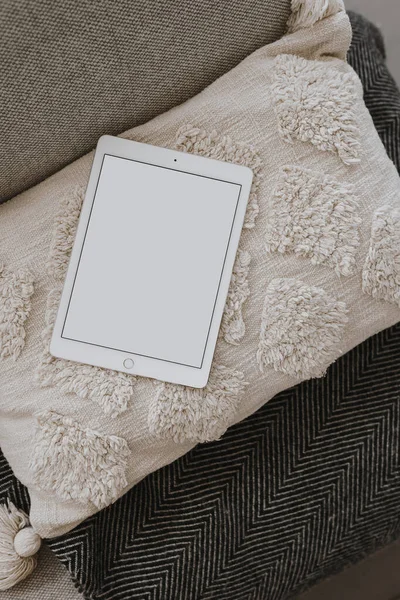 Flatlay Tablet Pad Sofa Pillow Aesthetic Elegant Blog Online Shopping — Stock Photo, Image