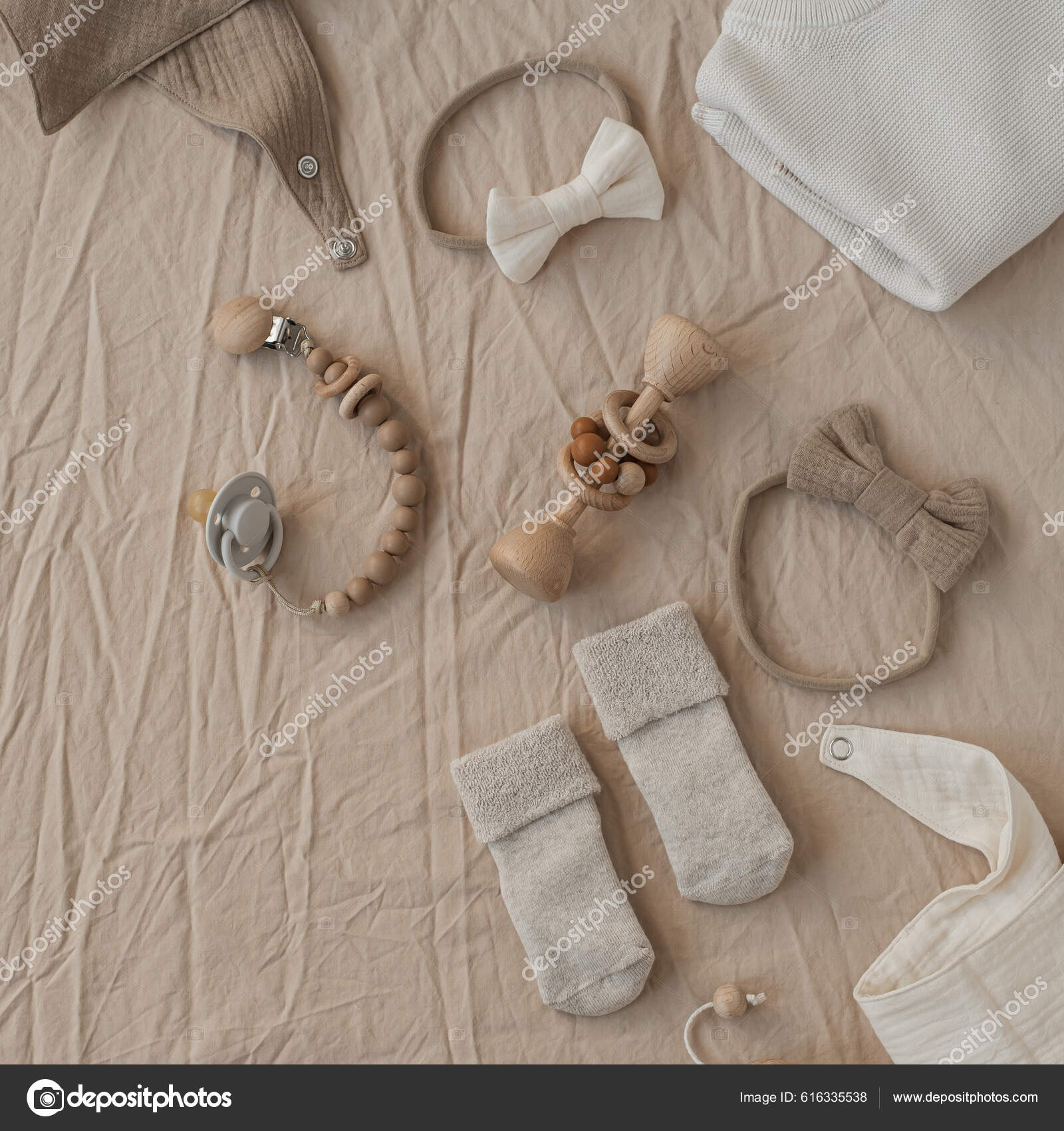 Stilfuld Elegant Baby Tøj Tilbehør Neutrale Sengetøj — Stock-foto maximleshkovich #616335538