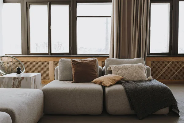 Ästhetisch Modernes Skandinavisches Wohndesign Elegantes Bohème Wohnzimmer Mit Gemütlichem Sofa — Stockfoto