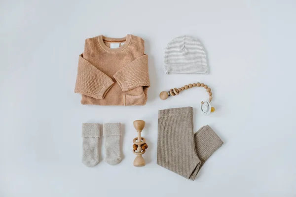 Flatlay Esthétique Scandinave Nouveau Vêtements Accessoires Jouets Collage Sur Fond — Photo