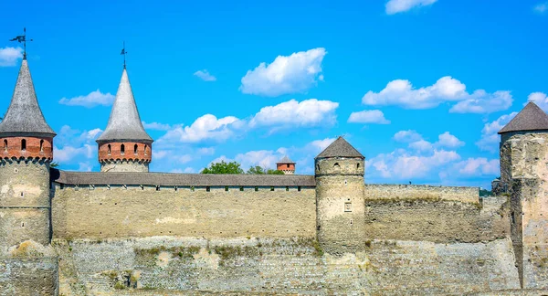 Kamyanets Podilsky에 Hight 타워와 성곽의 — 스톡 사진