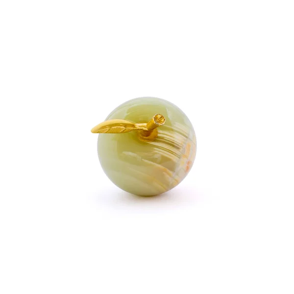 Foto Krásné Zelené Onyx Apple Zlaté Listy Izolované Bílém Pozadí — Stock fotografie
