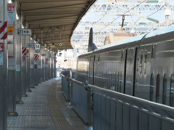 神奈川 2021年11月24日 Jr東海道新幹線が小田原駅に停車 — ストック写真