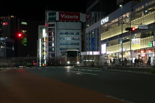Tokio Japan November 2021 Nachtszene Des Südausgangs Des Shinjuku Bahnhofs — Stockfoto