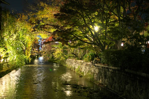 京都府 2021年11月16日 祇園の辰巳橋から白川を望む — ストック写真