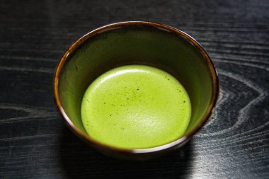 Kyoto, Japonya - 21 Kasım 2021: Çay kasesi veya Matcha Bowl 'un çay seremonisinde kapatılması 