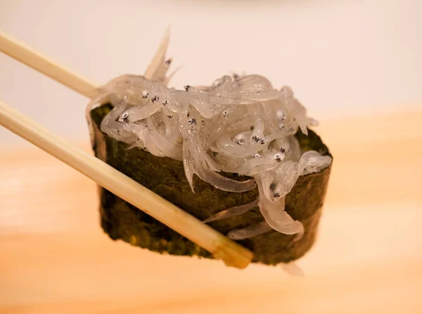 Shizuoka Giappone Dicembre 2021 Primo Piano Whitebait Sushi Giapponese Ghiacciolo — Foto Stock