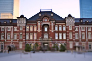 Tokyo, Japonya - 26 Aralık 2021: Tokyo İstasyonu Marunouchi Merkez çıkışı