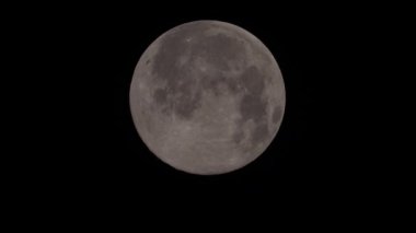 Tokyo, Japonya - 17 Şubat 2022: Şubat 2022 Dolunay