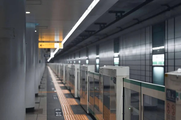 Tokio Japón Marzo 2022 Plataforma Metro Vacía Por Mañana — Foto de Stock