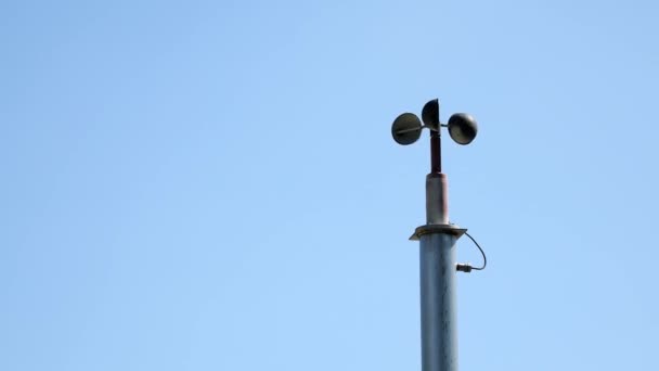 Tokyo Japan July 2022 Anemometer Wind Gauge Blue Sky Background — Vídeos de Stock