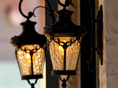 Tokyo, Japonya - 11 Ekim 2022: Vintage Outdoor Wall Lights in Black
